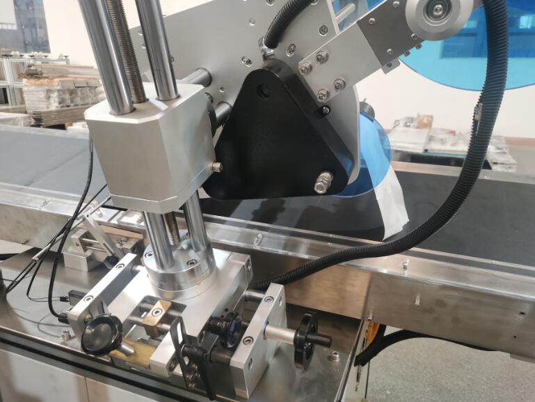 bag labeling machine