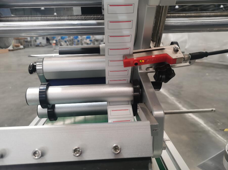 flat label applicator