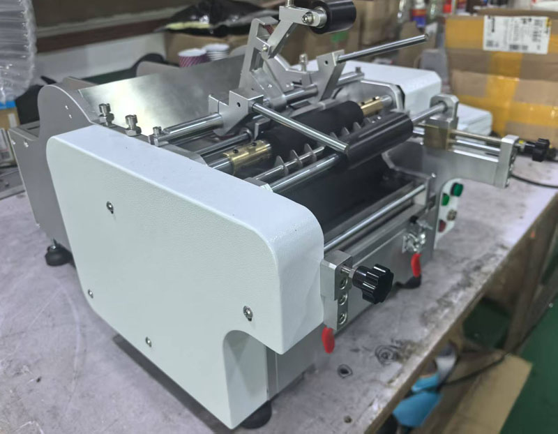 wet glue labeling machine